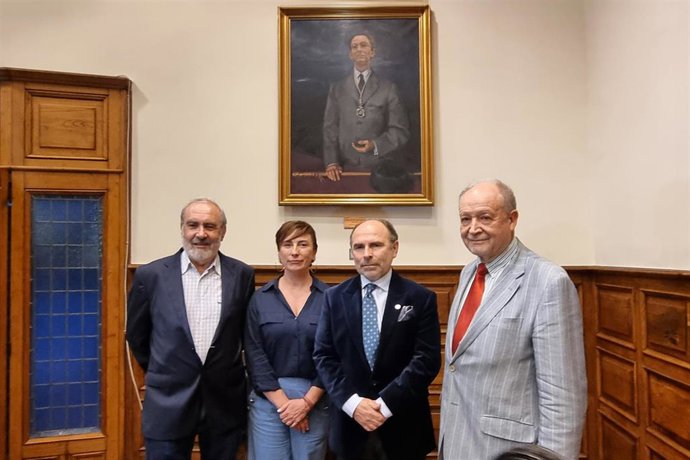 Homenaje al rector Alas, con su retrato en el Edificio Histórico