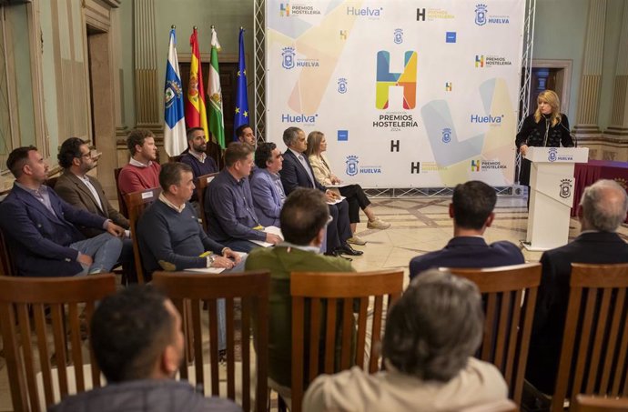El Salón de Plenos del Ayuntamiento de Huelva ha acogido la entrega de los Premios a la Hostelería de Huelva.