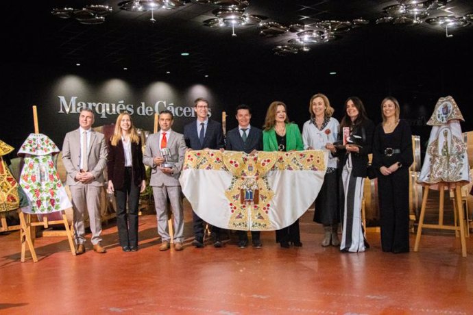 Entrega premios taurinos de la Comunidad, en los que Diego Urdiales ha recibido el 'Capote de Paseo'; 'El Víctor' el 'Torero de Plata' y la ganadera Olga García el de 'Divisa de Honor'