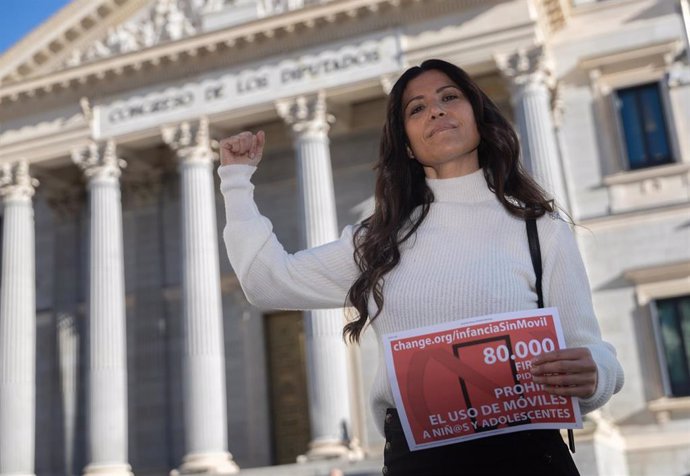 La profesora Ángela Sánchez-Pérez a su llegada a una reunión sobre el uso del móvil de menores en centros escolares, en el Congreso de los Diputados, a 20 de febrero de 2024, en Madrid (España). 