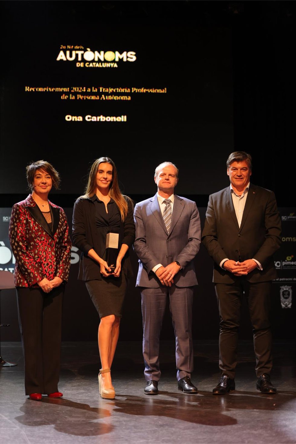 Carbonell recibe el galardón junto a Gil, Castellanos y Cañete