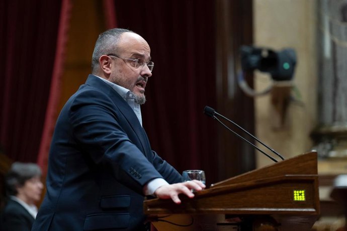 Archivo - El presidente del PP catalán, Alejandro Fernández, interviene durante una sesión de control al Govern, en el Parlament, a 13 de diciembre de 2023, en Barcelona, Catalunya (España)