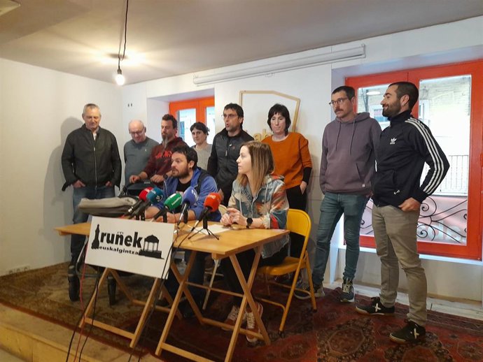 Imagen de la rueda de prensa del colectivo Iruñeko Euskalgintza