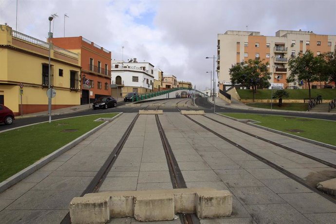 Archivo - Tramo del tranvía de Alcala de Guadaíra.