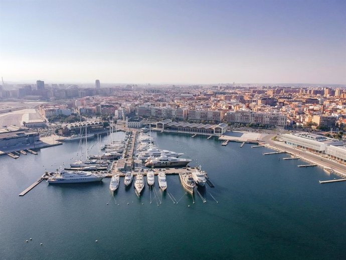 Archivo - Panorámica de València vista desde la Marina