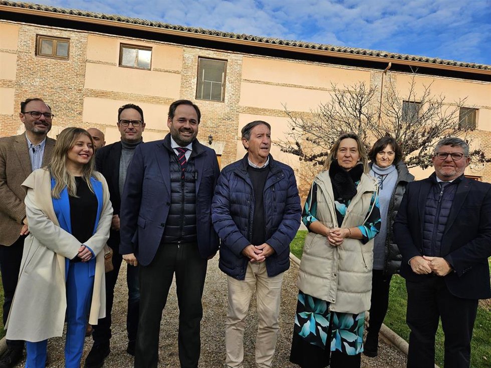 Visita de Paco Núñez a la finca de Castillejos de Proyecto Hombre en Guadalajara.