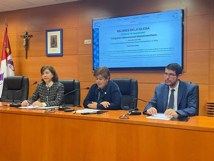 Gallardo, Sáez Yuguero y Sanz durante la presentación del Congreso.