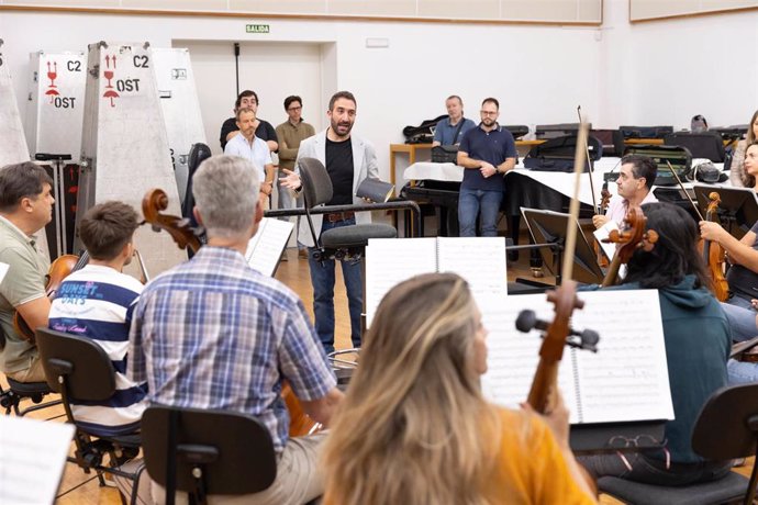 Daniel Broncano durante su presentación a los músicos de la Orquesta Sinfónica de Tenerife