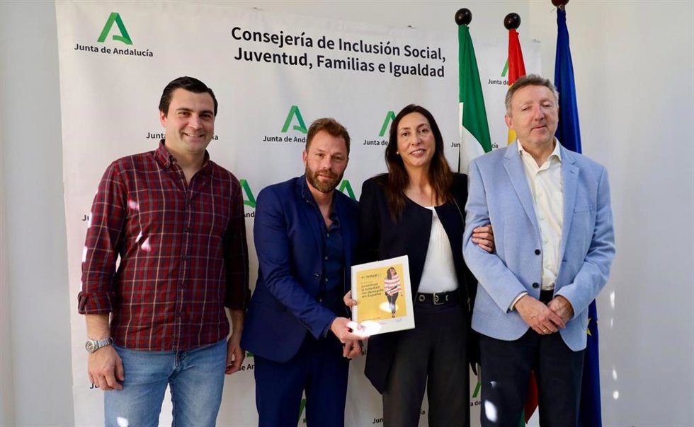 Presentación a la consejera de Inclusión Social, Juventud, Familias e Igualdad, Loles López, del Estudio sobre juventud y soledad no deseada en España impulsado por Fundación ONCE en colaboración con Ayuda en Acción