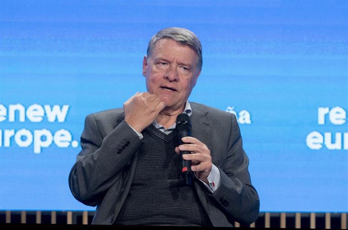 Archivo - El exministro socialista Jordi Sevilla interviene durante el debate 'La España posible: Estado de Derecho y reformas: pilares fundamentales para seguir construyendo', en el Espacio Zenit, a 1 de diciembre de 2023, en Madrid (España). 