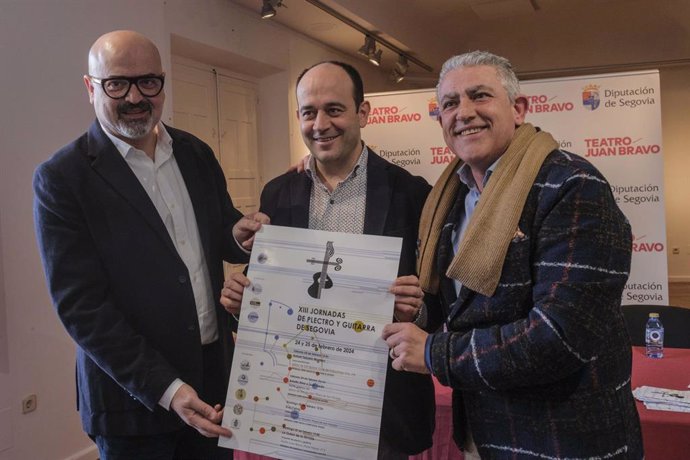 El concejal de Cultura de Segovia, Juan CArlos Monroy (izda), el director de las Jornadas, José Luis Martín Rozas y el diputado de Cultura, José María Bravo