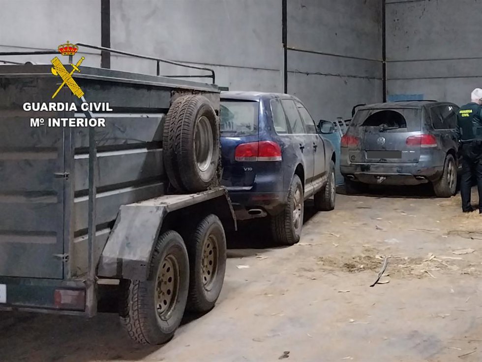 Operación de la Guardia Civil que se ha saldado con tres personas detenidas y con la localización de más de un centenar de farjos de hachís.
