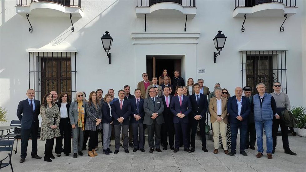 Foto de familia de la primera reunión del Consejo de Asuntos Taurinos.