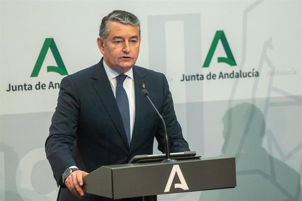 El consejero de Presidencia, Interior, Diálogo Social y Simplificación Administrativa, Antonio Sanz interviene durante la rueda de prensa posterior al Consejo de Gobierno. A 21 de febrero de 2024, en Sevilla, Como cada martes, el Consejo de Gobierno de