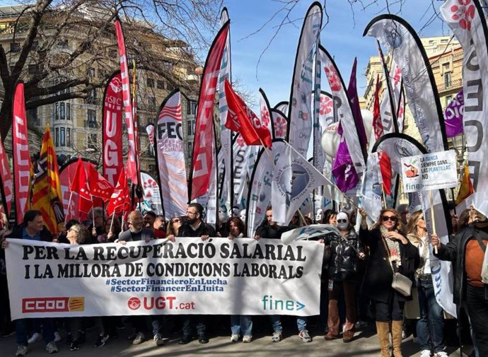 Manifestación del sector financiero en Barcelona para pedir mejoras laborales, a 21 de febrero de 2024.