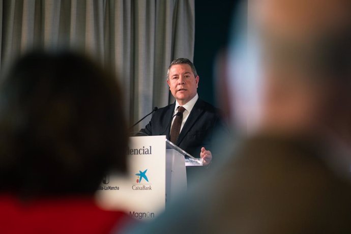El titular del Ejecutivo castellanomanchego, Emiliano García-Page, inaugura en Toledo el foro de El Confidencial 'Castilla-La Mancha, destino inversor',