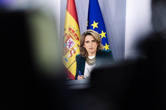 La vicepresidenta tercera y ministra para la Transición Ecológica y el Reto Demográfico, Teresa Ribera, durante una rueda de prensa posterior a la reunión del Consejo de Ministros, en el Palacio de la Moncloa, a 20 de diciembre de 2024, en Madrid (Españ