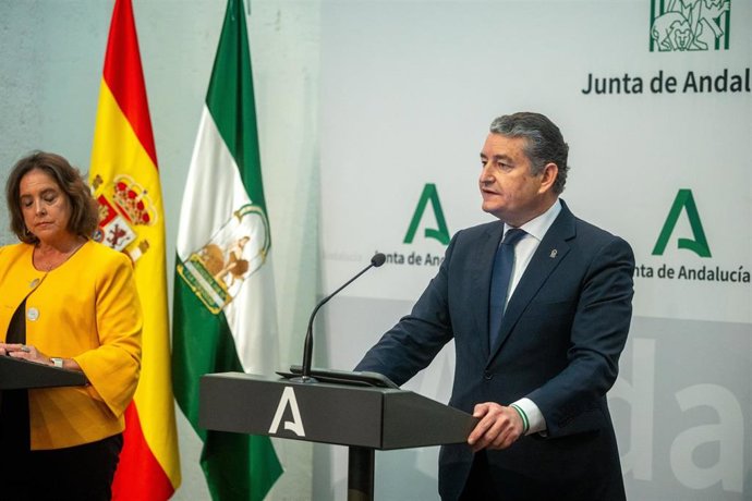 El consejero de Presidencia, Interior, Diálogo Social y Simplificación Administrativa, Antonio Sanz interviene durante la rueda de prensa posterior al Consejo de Gobierno. A 21 de febrero de 2024, en Sevilla,  Como cada martes, el Consejo de Gobierno de