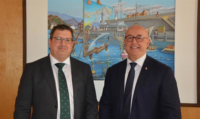 Pablo Nieto, director de Puertos de Tenerife, y Pedro Suárez, presidente de la Autoridad Portuaria