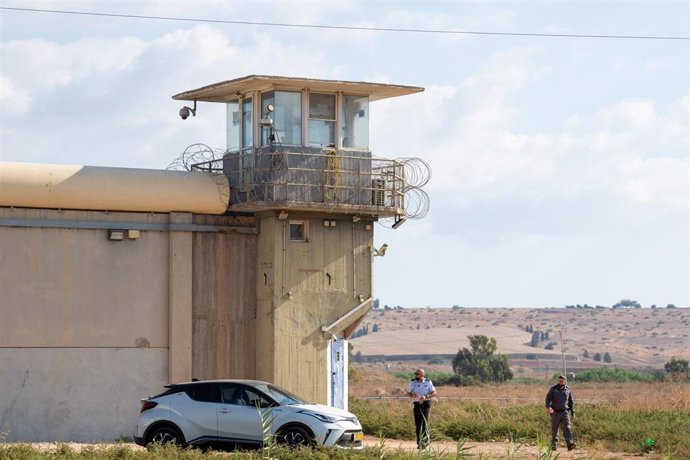 Archivo - Agentes de Israel cerca de la prisión de Gilboa tras una fuga de presos de las instalaciones (archivo)