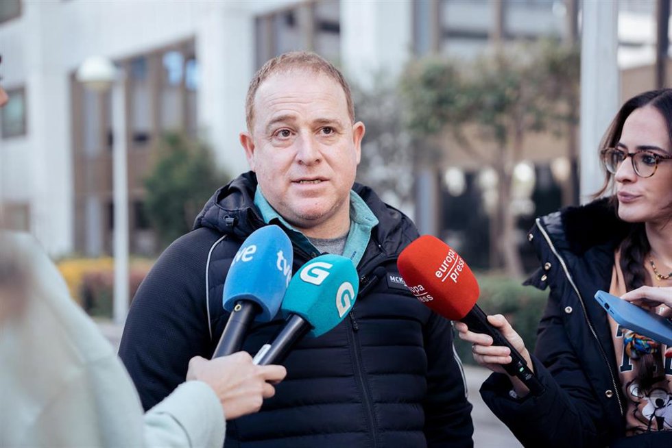 El presidente del comité de empresa de Alcoa San Cibrao, José Antonio Zan, dando declaraciones tras la reunión de la mesa de seguimiento de Alcoa, en el Ministerio de Industria, a 26 de enero de 2024, en Madrid (España). El objetivo es tratar cuestiones