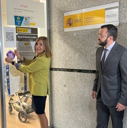 Bernabé en la seua visita al SEPE