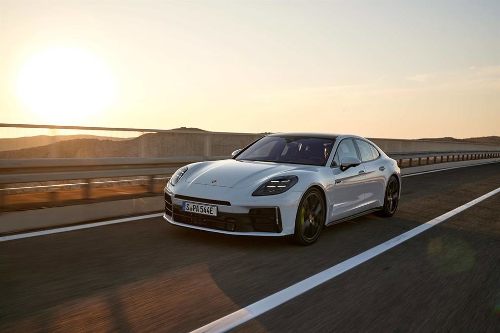 Porsche presenta tres versiones híbridas del Panamera, desde 127.800 euros y con hasta 96 kilómetros de autonomía.