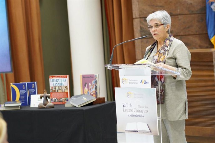 El Parlamento de Canarias homenajea a Ángel Guerra con la lectura colectiva de 'La Lapa'