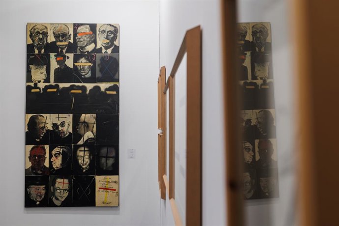 Archivo - La obra 'Por la señal de la Santa Cruz (La Iglesia)' del autor Ramón Bilbao, un día antes de la inauguración de ARCOmadrid 2022 en Feria de Madrid IFEMA, a 22 de febrero de 2022, en Madrid (España). Tras la excepción que supuso la anterior edi