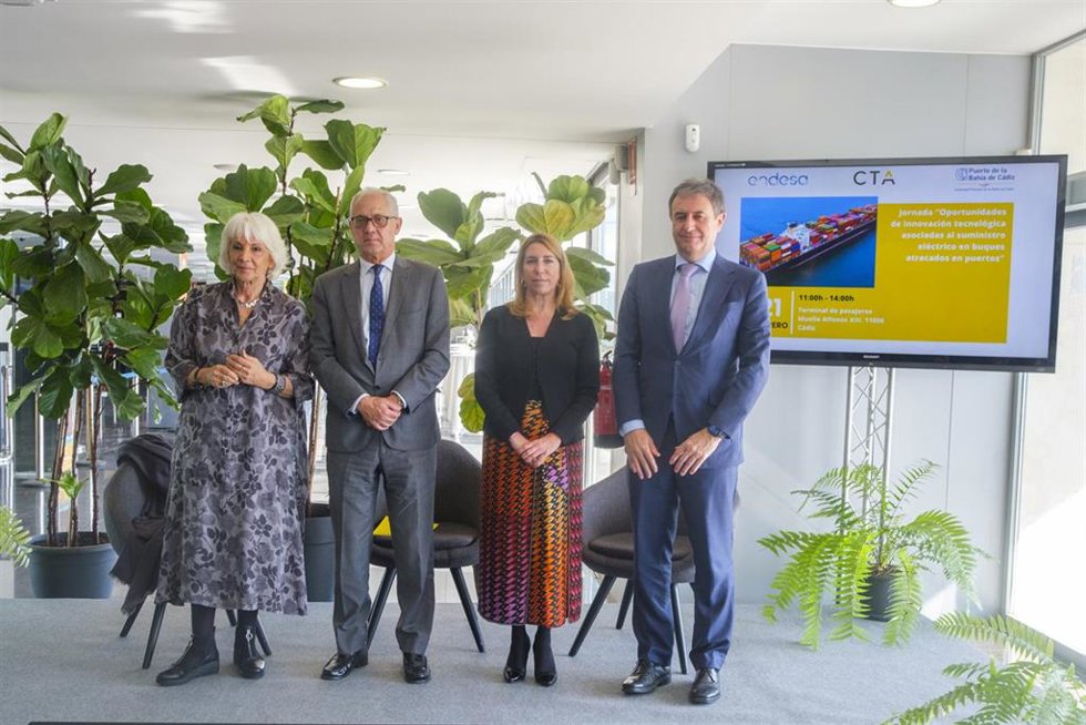 Representantes de CTA, Endesa y el Puerto de Cádiz en una jornada sobre la implementación de OPS (Onshore Power Supply) en los puertos