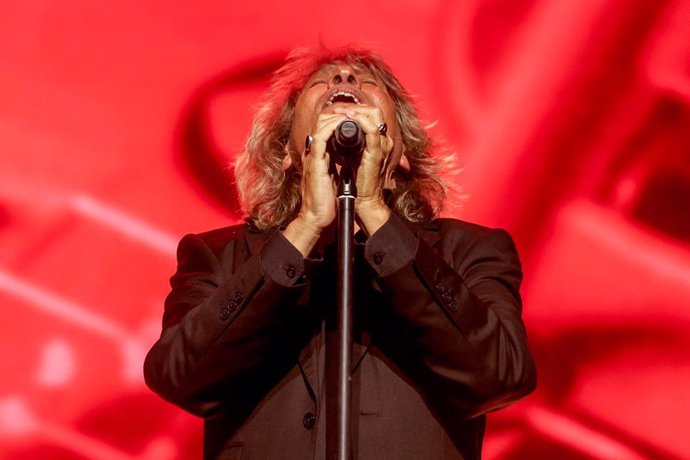 Archivo - El cantaor flamenco José Mercé durante su actuación en el CaixaBank Madrid Live Experience, en la Estación Gran Teatro Caixabank Príncipe Pío, a 1 de octubre de 2023, en Madrid (España). 