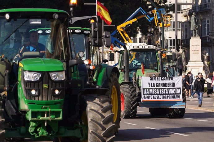 Cientos de agricultores se concentran como protesta en el Paseo del Parque de Málaga 