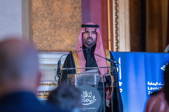 His Highness Prince Badr bin Abdullah bin Mohammed bin Farhan Al Saud, the Kingdom of Saudi Arabia's Minister of Culture, unveils Zarqa Al Yamama at launch event