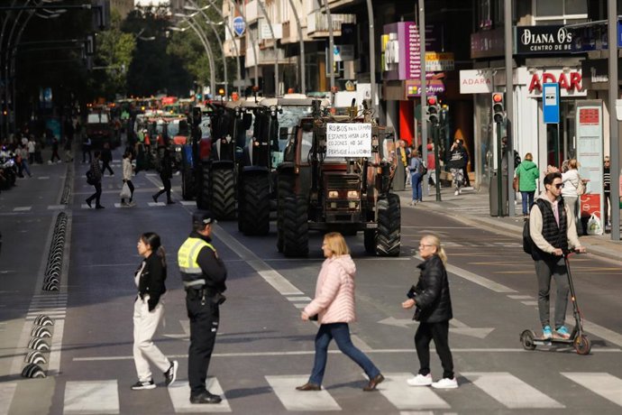 Los tractores a su paso por la Gran Vía