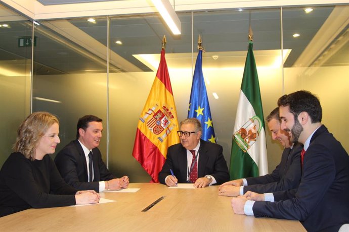 El presidente del PP de Almería, Javier Aureliano García, se reúne con el portavoz de Agricultura del PP en el Parlamento Europeo, Juan Ignacio Zoido.