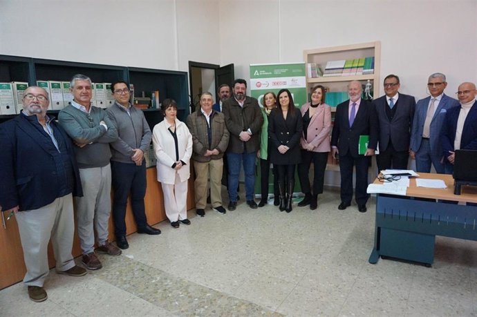 Participantes en la comisión permanente del Consejo Andaluz de Relaciones Laborales.