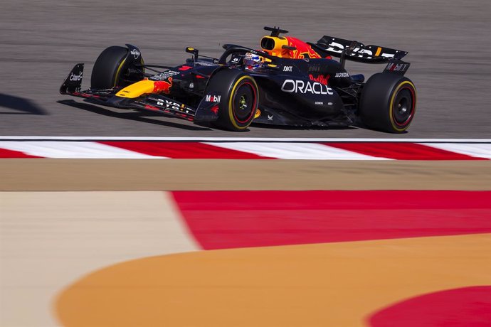 01 VERSTAPPEN Max (nld), Red Bull Racing RB20, action during the Formula 1 Aramco pre-season testing 2024 of the 2024 FIA Formula One World Championship from February 21 to 23, 2024 on the Bahrain International Circuit, in Sakhir, Bahrain - Photo Eric Alo