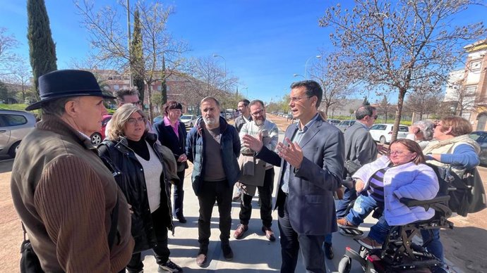 Visita del PSOE al entorno de Torre de la Pólvora