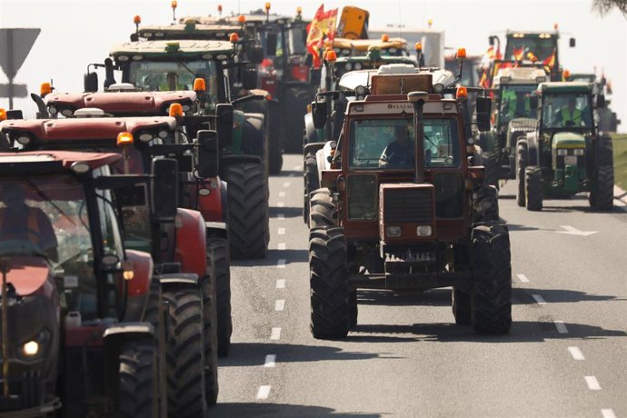 Los tractores por las carreteras de la Región