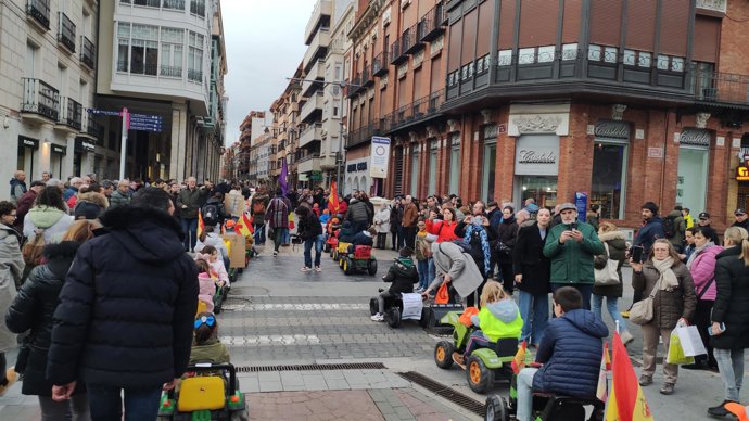 Más de un centenar de niños participa en la tractorada infantil de Palencia.