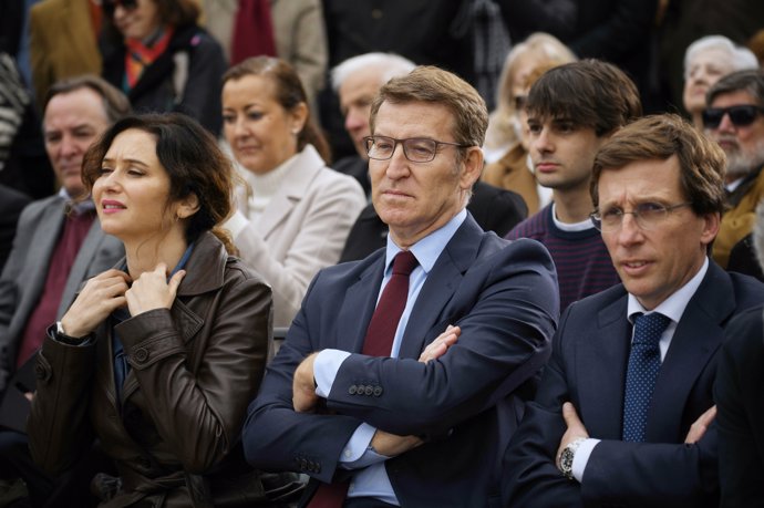 La presidenta de la Comunidad de Madrid, Isabel Díaz Ayuso; el presidente del Partido Popular, Alberto Núñez Feijóo, y el alcalde de Madrid, José Luis Martínez-Almeida