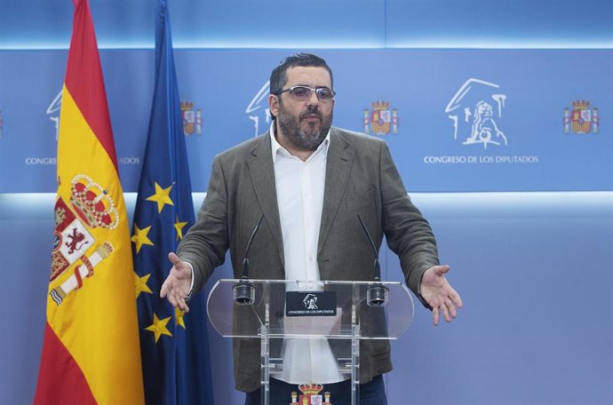 Archivo - El senador de Més Per Mallorca, Vicen Vidal Matas, interviene durante una rueda de prensa anterior a la Junta de Portavoces, a 16 de enero de 2024, en Madrid (España).