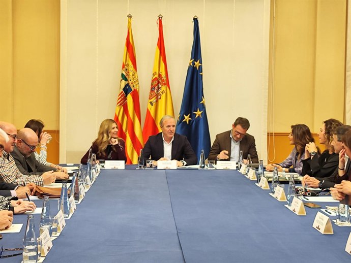 EL presidente del Gobienro de Aragón, Jorge Azcón, en el Pleno del Consejo Aragonés del Trabajo Autónomo