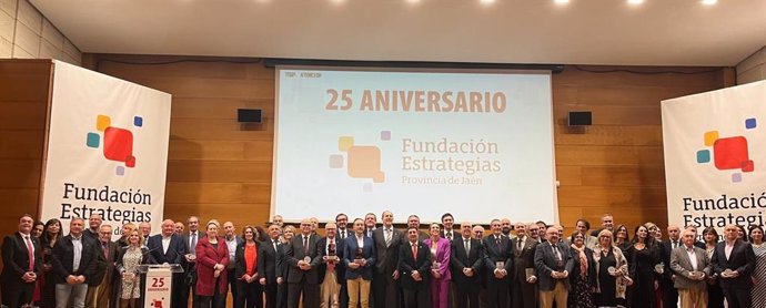 La Fundación Estrategias para el desarrollo económico y social de la provincia de Jaén ha conmemorado su 25º aniversario con una gala que ha presidido el presidente de la Diputación y de esta entidad, Paco Reyes.