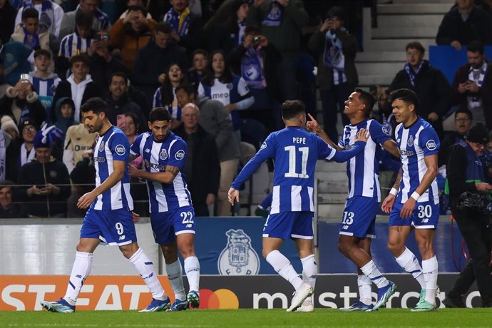 Archivo - Wenderson Galeno celebra un gol con el Oporto.