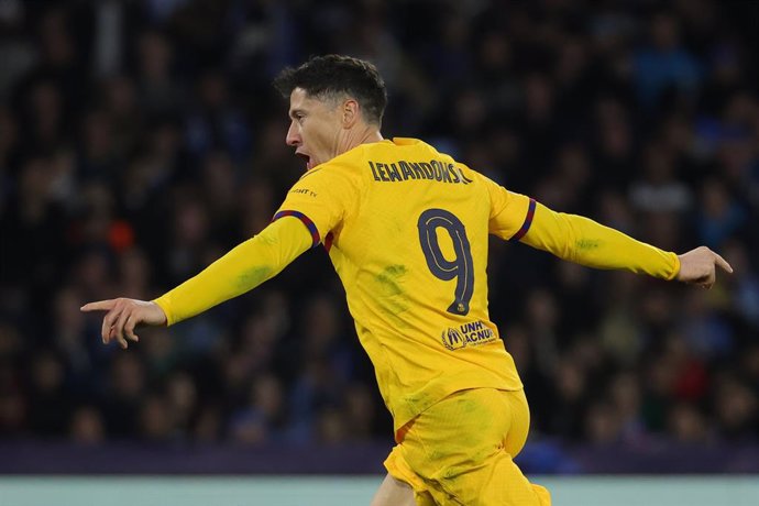 21 February 2024, Italy, Naples: FC Barcelona's Robert Lewandowski celebrates scoring his side's first goal during the UEFA Champions League round of 16 first leg soccer match between SSC Napoli and FC Barcellona at Diego Armando Maradona Stadium. Photo: 