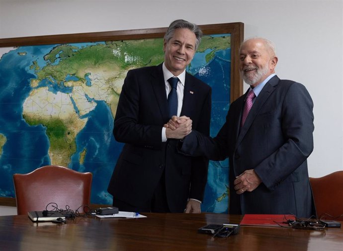 El secretario de Estado de EEUU, Antony Blinken (izquierda), y el presidente de Brasil, Luiz Inácio Lula da Silva (derecha)