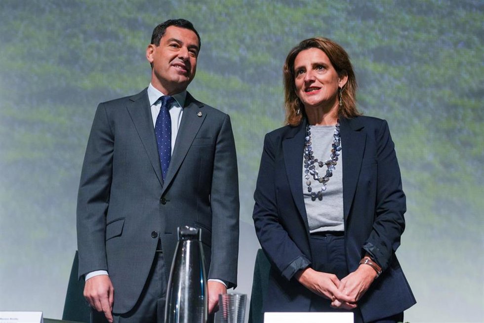 Archivo - Juanma Moreno y Teresa Ribera, el 27 de noviembre de 2023, en Almonte, Huelva (Andalucía, España)