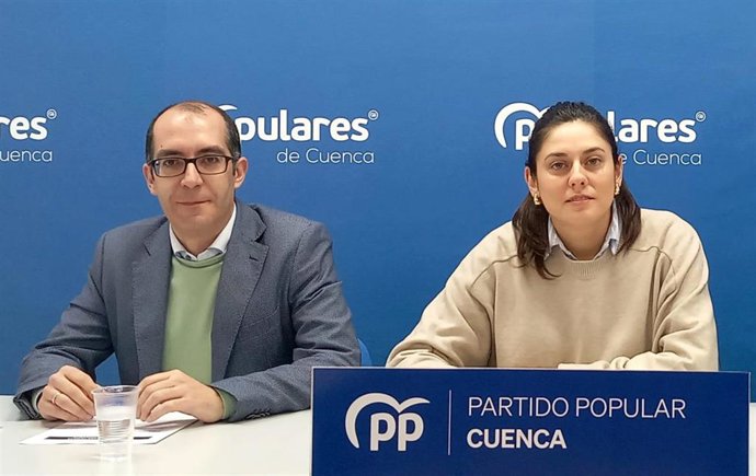 Los concejales del Partido Popular en Cuenca, Diego Valera y Beatriz Jiménez.