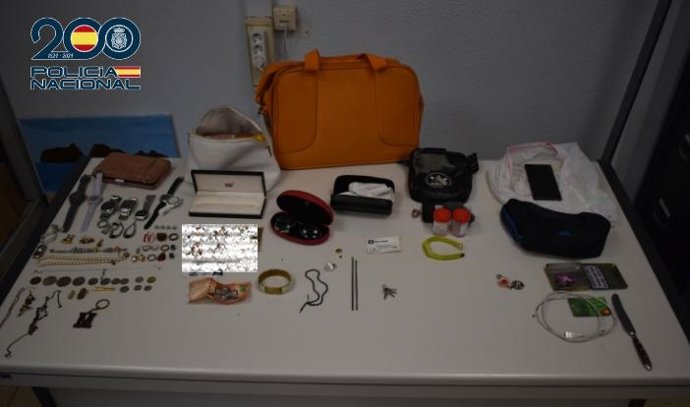 Urgente Sdo Cambio De Fotografía En Las Publicaciones Np. Fwd: Rdo. Nota De Prensa: "La Policía Nacional Detiene In Fraganti Al Autor De Dos Robos Con Fuerza Cuando Trataba De Sustraer Un Vehículo"